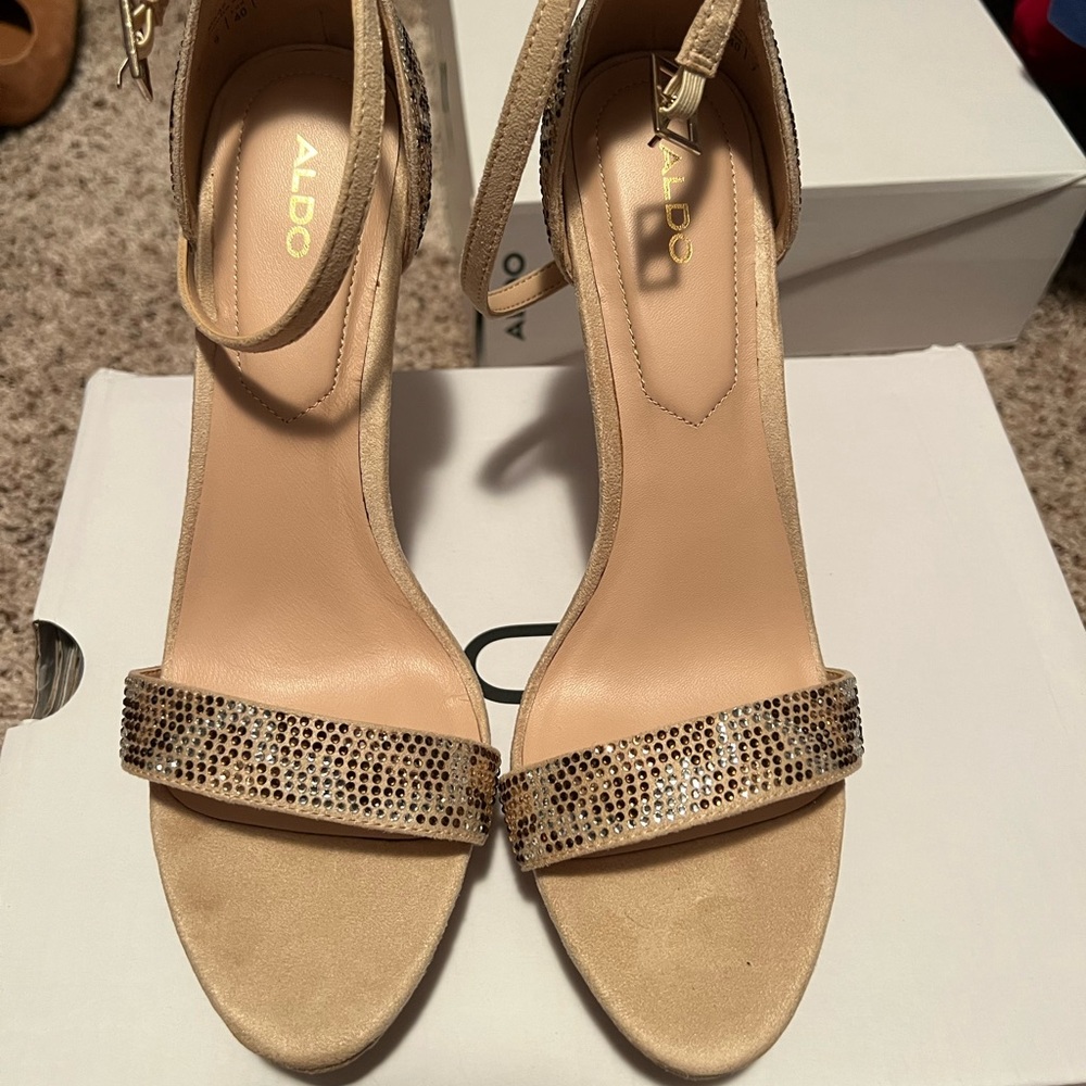 Dwerracia by Aldo faux suede bling platform 5.25” heel sandals, size 9